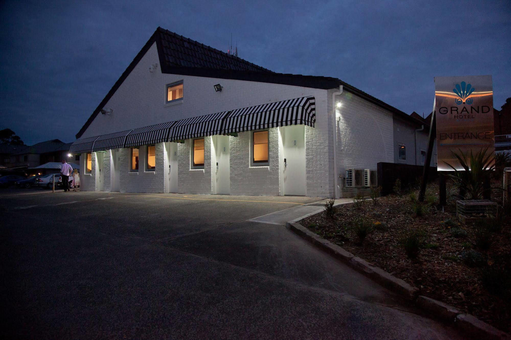 Grand Hotel And Studios Wyong Zewnętrze zdjęcie